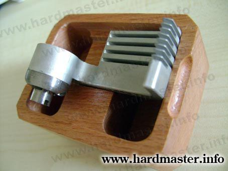 The head pulling bolt for 7200.11 and ES.2 versions of Seagate HDD
