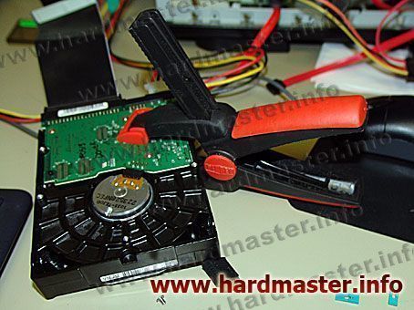 Зажим для облегчения hot swap на HDD Зажим для облегчения hot swap на HDD