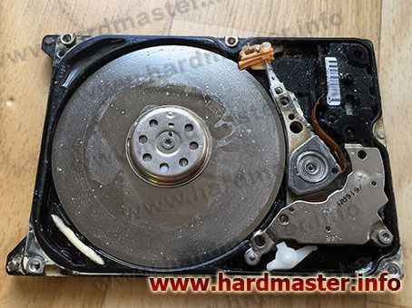 Пострадавший от наводнения жесткий диск внутри