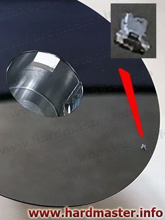 Оторванная головка на пластине HDD