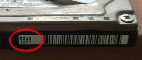 Серийный номер с торца крупным планом