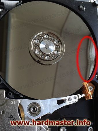 От удара топором по жёсткому диску согнулась пластина