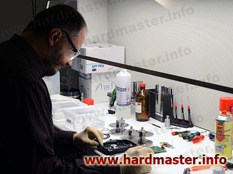 Специалист по восстановлению зацарапанных запиленных дисков