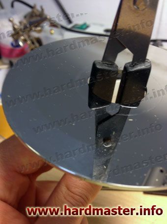 Поврежденная поверхность диска Samsung ST1000DM005 Поврежденная поверхность диска Samsung ST1000DM005