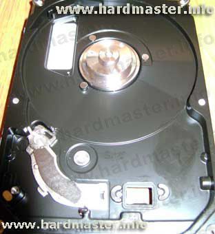 HDD hermetical zone with the spindle engine shaft jamming