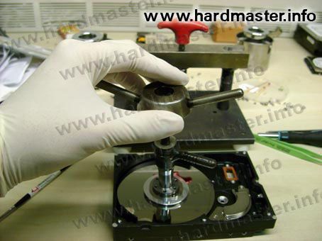 Пластины снимаются вместе со шпинделем Пластины снимаются вместе со шпинделем