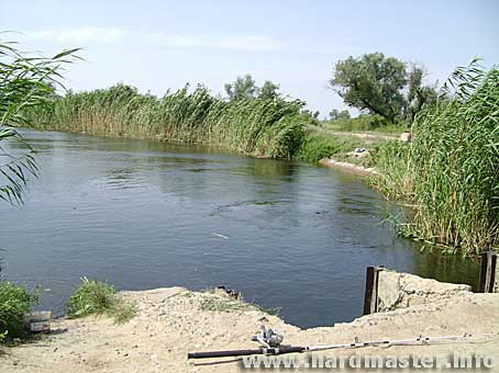 Канал. Вид с дороги