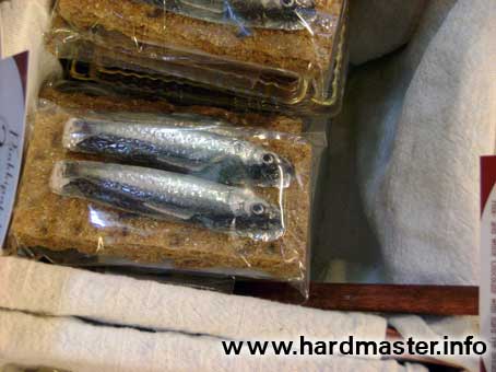 И шоколадные бутерброды с шоколадной килькой