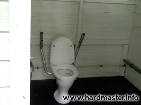 Унитаз со спец. ручками для удобства инвалидов