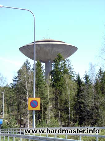 Действующая водонапорная башня с рестораном наверху