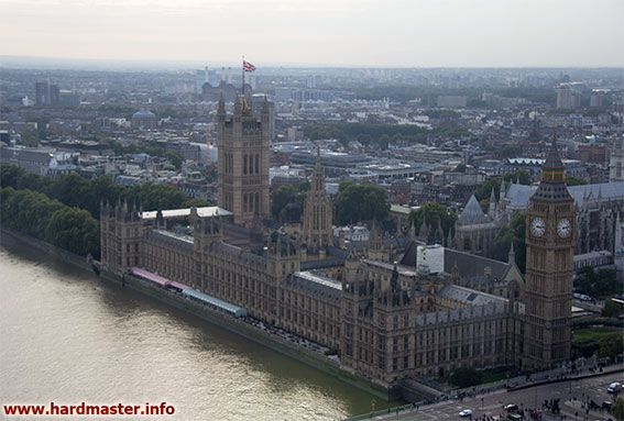 Здание парламента и Биг Бэн с высоты птичьего полета