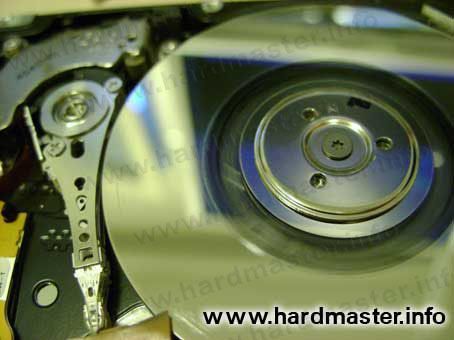 До прозрачности зацарапанные пластины